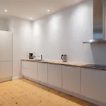 Stunning 5 Bedroom By The Lakes