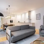 Apartment Stunning 5 Bedroom By The Lakes *