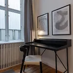 Apartment Stunning 5 Bedroom By The Lakes *