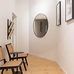 Apartment Stunning 5 Bedroom By The Lakes