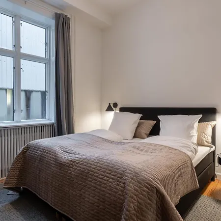 Stunning 5 Bedroom Apartment By The Lakes * Kopenhagen