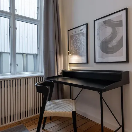 Apartment Stunning 5 Bedroom Apartment By The Lakes *