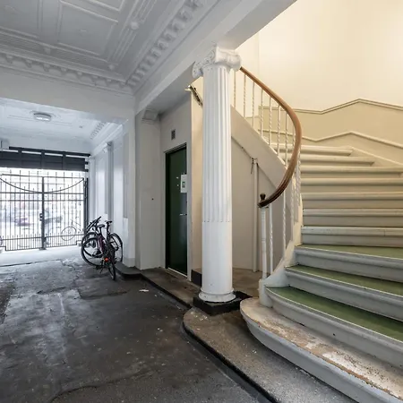 Stunning 5 Bedroom Apartment By The Lakes * Kopenhagen