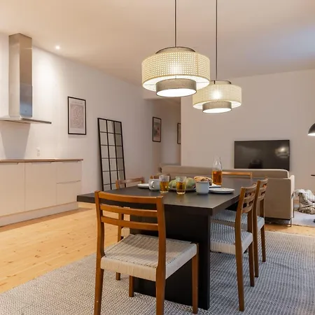 Apartment Stunning 5 Bedroom Apartment By The Lakes