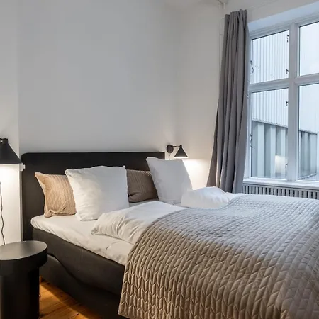 Апартаменты Stunning 5 Bedroom By The Lakes Копенгаген