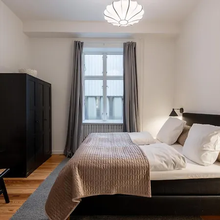 Stunning 5 Bedroom By The Lakes Апартаменты